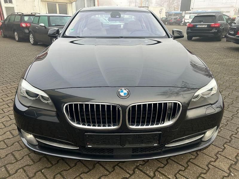Grau Gebraucht 2012 BMW 550 Sport Line Limousine | 19.500 € - Bild 1/4