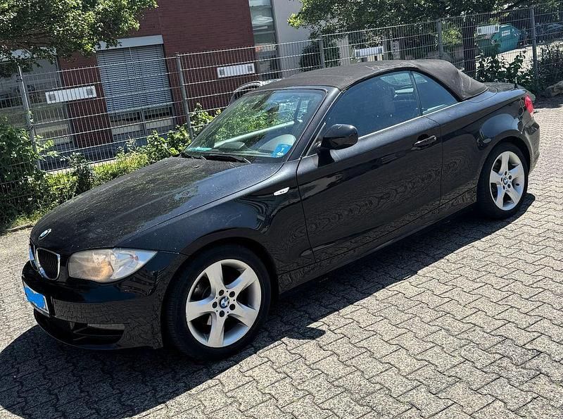 Schwarz Gebraucht 2010 BMW 118 Cabriolet Sport Line Cabrio | 7.490 € (Fairer Preis) - Bild 1/4