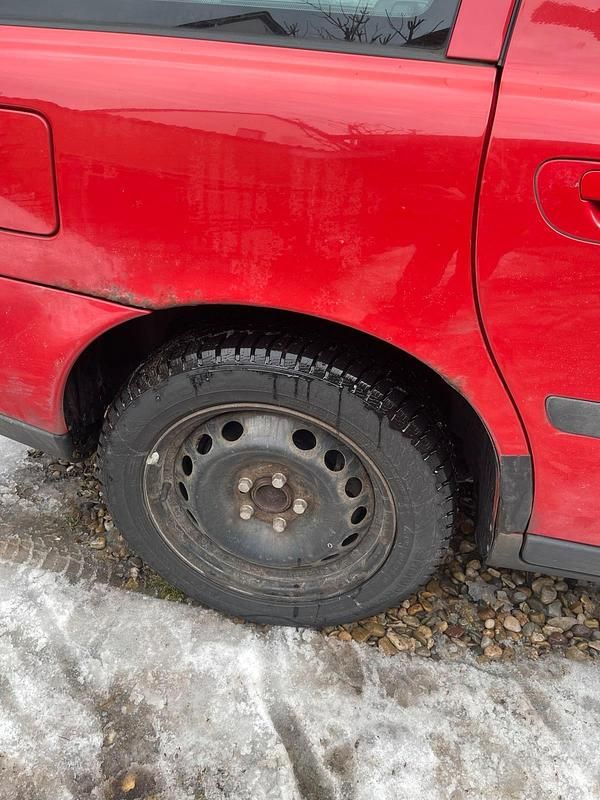 Gebraucht Volvo V70 163 PS (119 kW) 2002 Rot Kombi