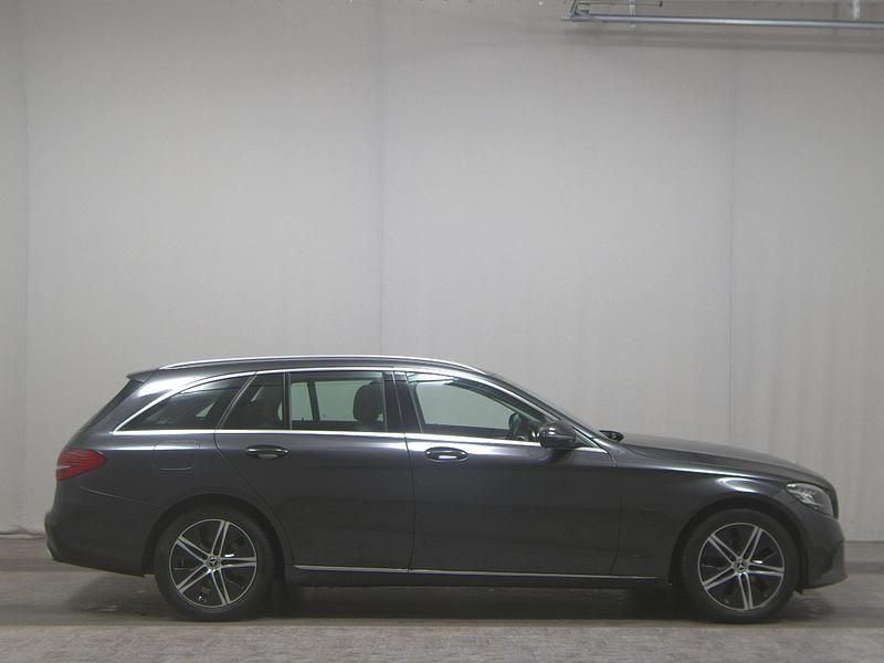 Gebraucht Mercedes C180 Avantgarde 160 PS (117 kW) 2021 Grau Kombi
