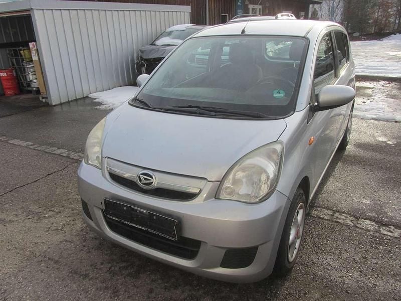 Gebraucht Daihatsu Cuore 69 PS (50 kW) 2011 Silber Kleinwagen