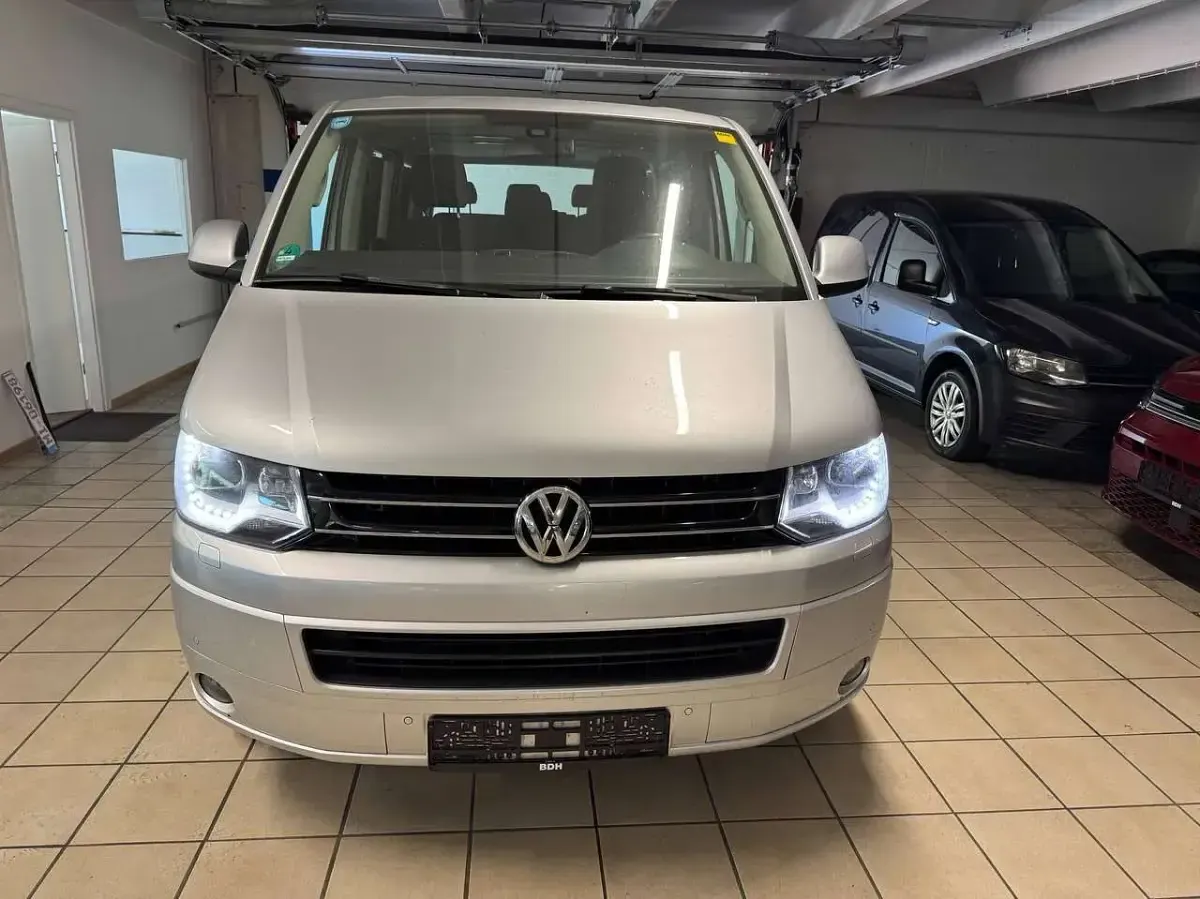 Gebraucht VW Caravelle Comfortline 179 PS (131 kW) 2015 Silber Van