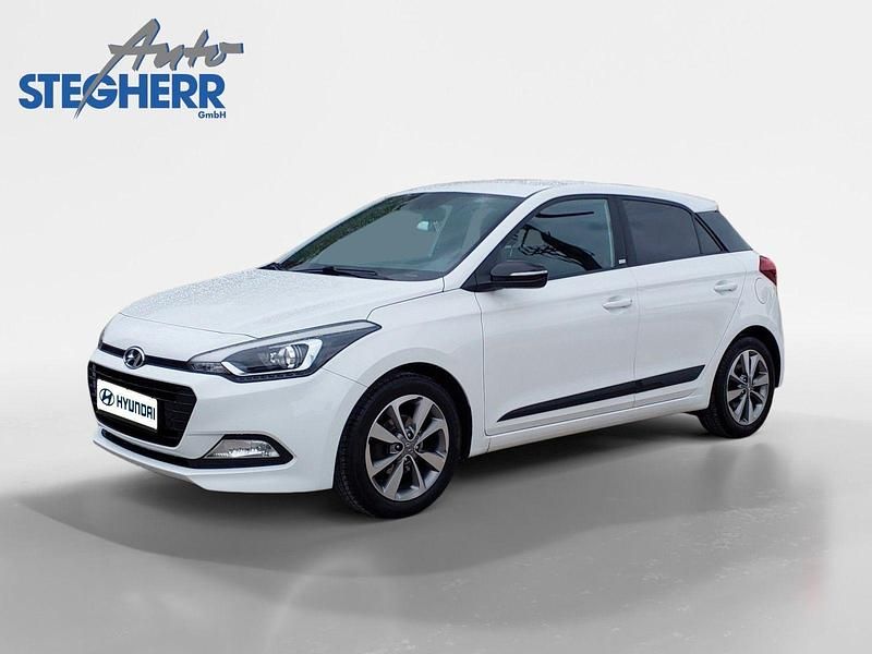 Weiß Gebraucht 2018 Hyundai i20 Passion Plus Kleinwagen | 10.900 € (Fairer Preis) - Bild 1/4