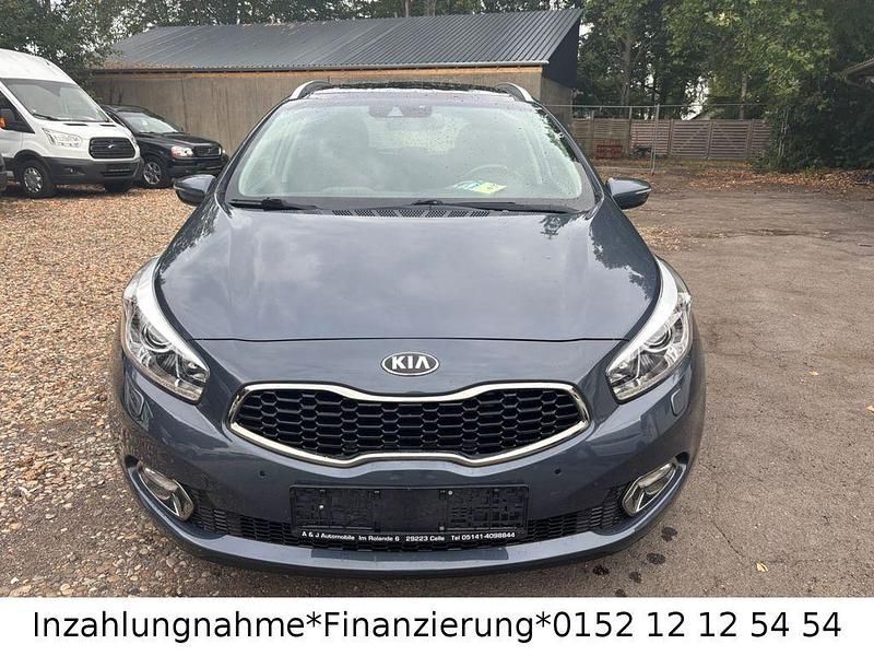 Blau Gebraucht 2014 Kia Ceed Sportswagon Spirit Kombi | 8.900 € (Fairer Preis) - Bild 1/4