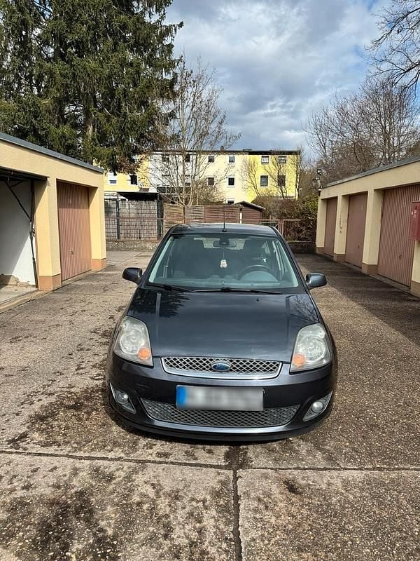 Gebraucht Ford Fiesta Ghia 101 PS (74 kW) 2005 Grau Kleinwagen