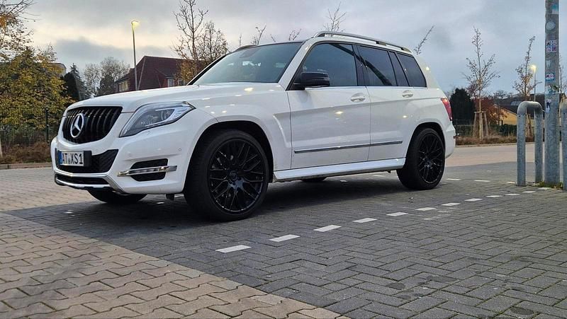 Weiß Gebraucht 2012 Mercedes GLK250 SUV | 19.999 € (Teuer) - Bild 1/4