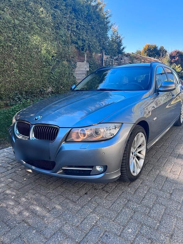 Gebraucht BMW 320 184 PS (135 kW) 2012 Silber Kombi