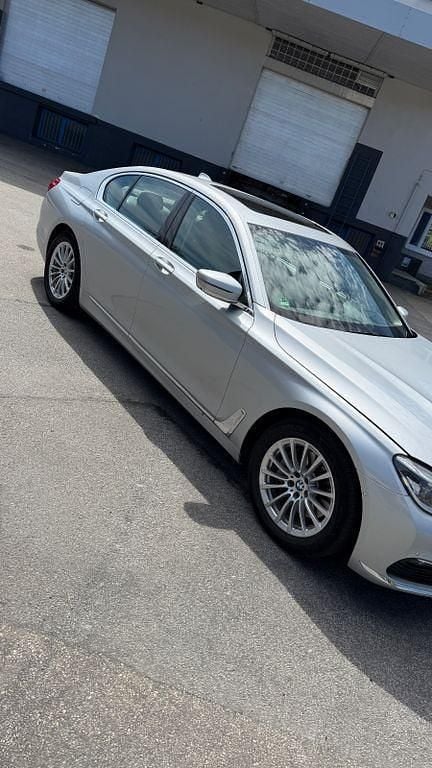 Second-hand BMW 740 320 CP (235 kW) 2016 Argintiu Berlinǎ