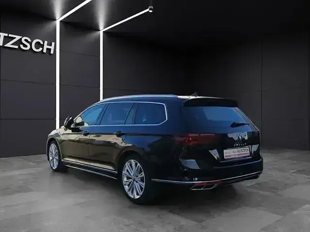 Gebraucht VW Passat R-line 200 PS (147 kW) 2022 Deep black perleffekt Kombi