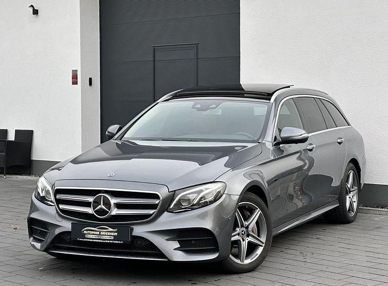 Grau Gebraucht 2019 Mercedes E300 AMG line Limousine | 32.400 € (Fairer Preis) - Bild 1/4