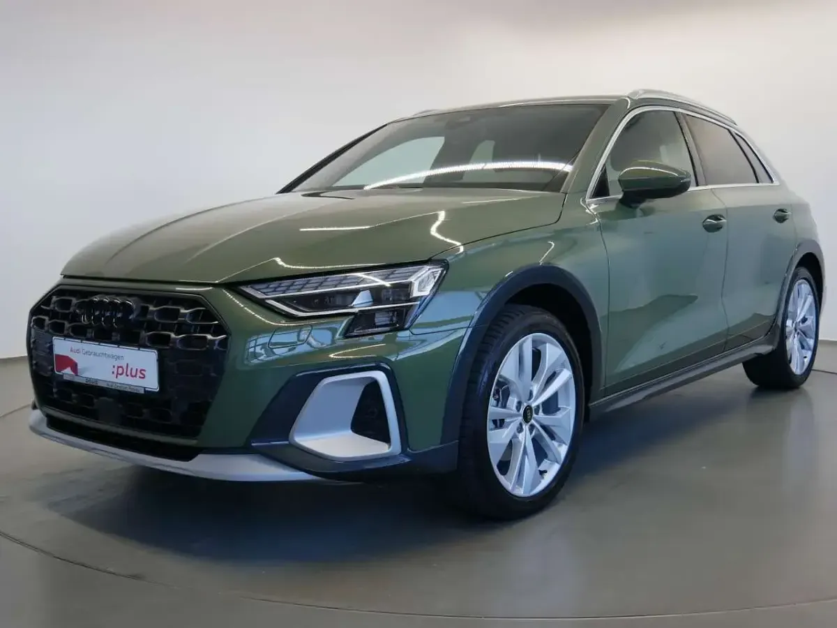 Gebraucht Audi A3 Ambiente 150 PS (110 kW) 2025 Distriktgrün metallic Limousine