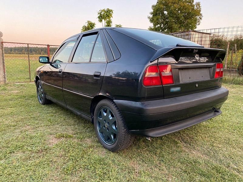Gebraucht Lancia Delta 139 PS (102 kW) 1993 Schwarz Kleinwagen