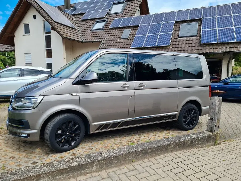 Gebraucht VW Multivan Highline 204 PS (150 kW) 2016 Gelb Van / Kleinbus
