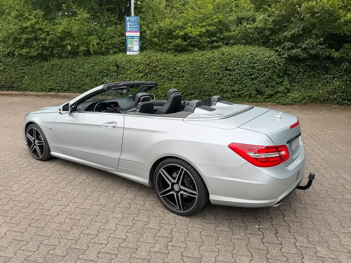 Gebraucht Mercedes E250 AMG line 204 PS (150 kW) 2012 Schwarz Cabrio