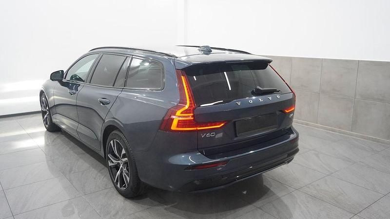 Gebraucht Volvo V60 Plus 197 PS (144 kW) 2025 Blau Kombi