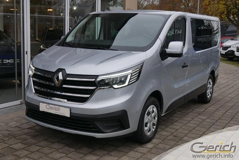 Highlandgrau metallic Gebraucht 2023 Renault Trafic Life Van | 36.900 € (Etwas zu teuer) - Bild 1/4