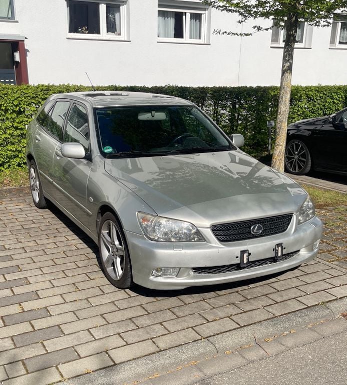 Silber Gebraucht 2001 Lexus IS300 Kombi | 3.700 € - Bild 1/4