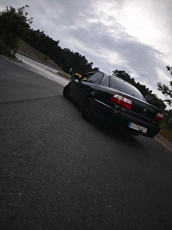 Gebraucht Opel Omega 144 PS (105 kW) 2001 Schwarz Limousine