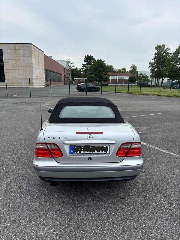 Gebraucht Mercedes CLK320 Elegance 218 PS (160 kW) 1999 Silber Cabrio