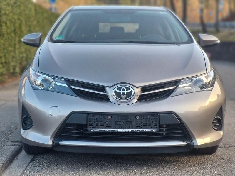 Gebraucht Toyota Auris Cool 99 PS (72 kW) 2015 Grau Kleinwagen