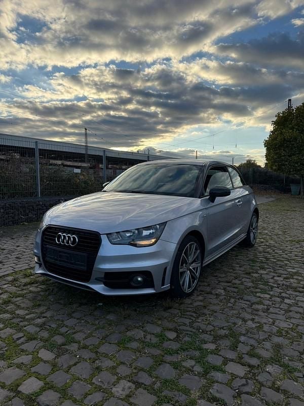 Silber Gebraucht 2014 Audi A1 S-Line Kleinwagen | 5.900 € (Superpreis) - Bild 1/4