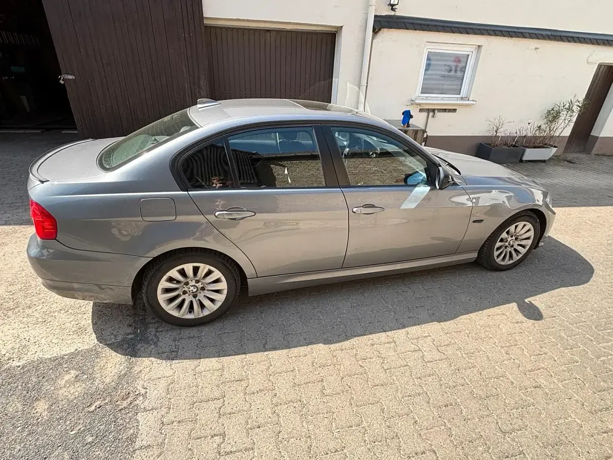 Gebraucht BMW 318 143 PS (105 kW) 2009 Limousine