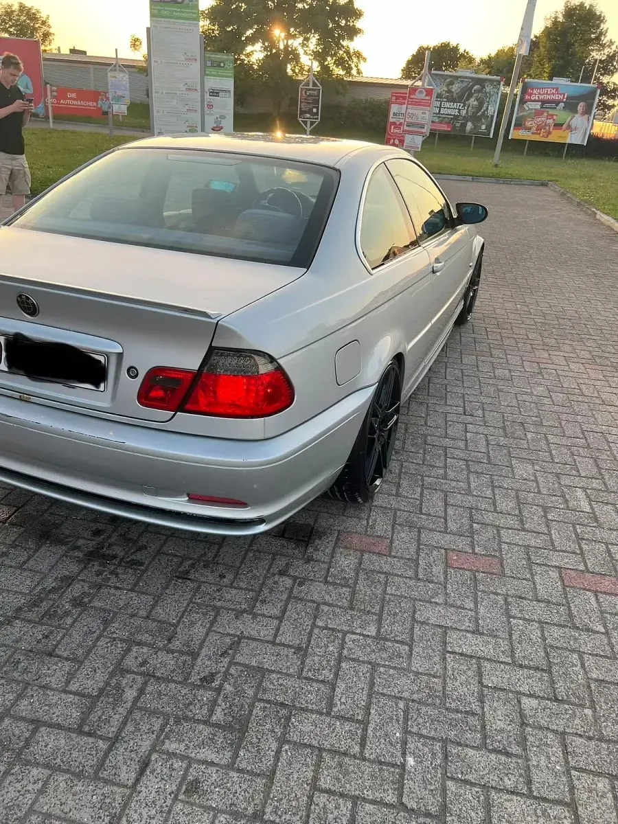 Gebraucht BMW 320 170 PS (125 kW) 2002 Silber Coupé