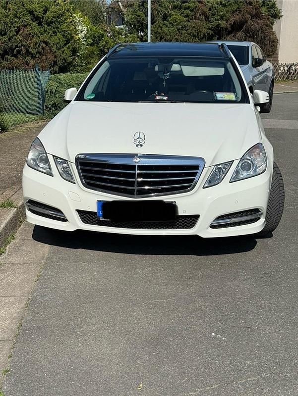 Gebraucht Mercedes 220 Avantgarde 170 PS (125 kW) 2011 Weiß Kombi