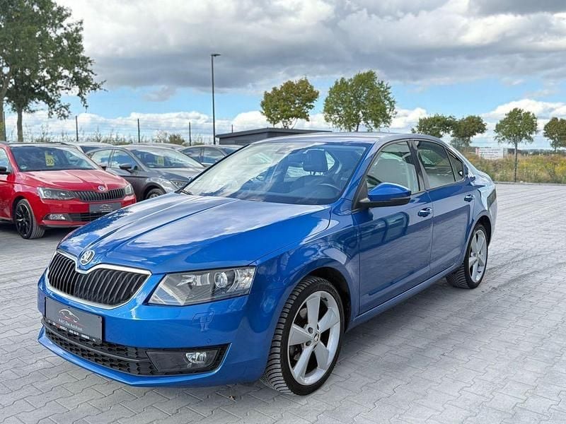 Blau Gebraucht 2013 Skoda Octavia Elegance Limousine | 9.950 € (Guter Preis) - Bild 1/4