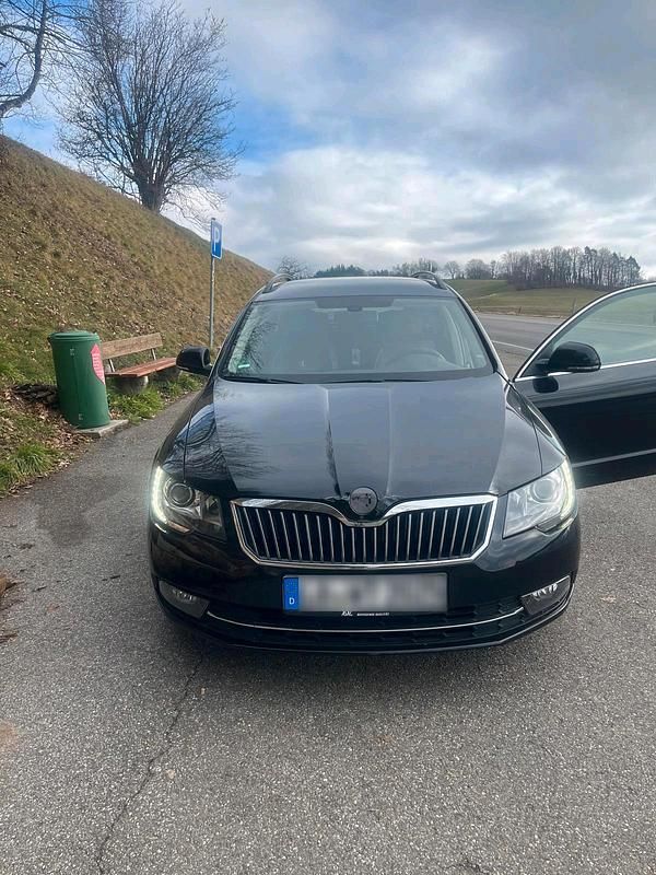 Schwarz Gebraucht 2014 Skoda Superb Limousine | 9.200 € (Guter Preis) - Bild 1/4