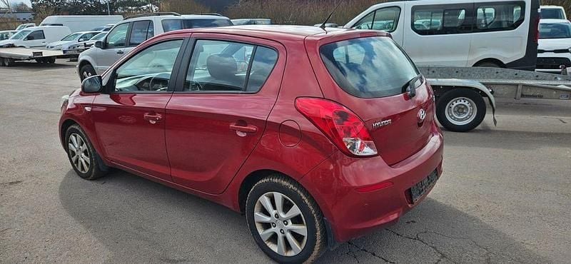 Gebraucht Hyundai i20 Style 101 PS (74 kW) 2013 Rot Kleinwagen