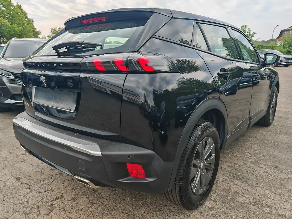 Gebraucht Peugeot 2008 131 PS (96 kW) 2022 Schwarz SUV