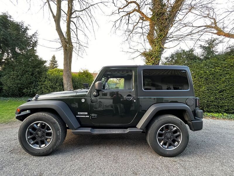 Grün Gebraucht 2012 Jeep Wrangler Sport SUV | 21.499 € (Teuer) - Bild 1/4