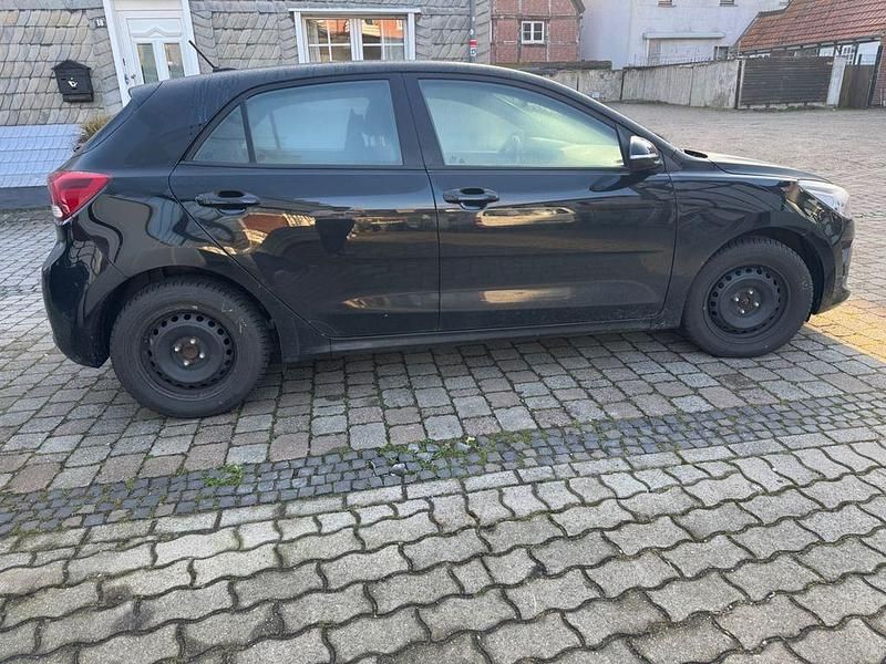 Gebraucht Kia Rio 84 PS (61 kW) 2021 Schwarz Limousine