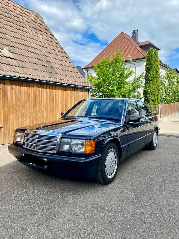 Blau Gebraucht 1990 Mercedes 190 Limousine | 6.950 € - Bild 1/4