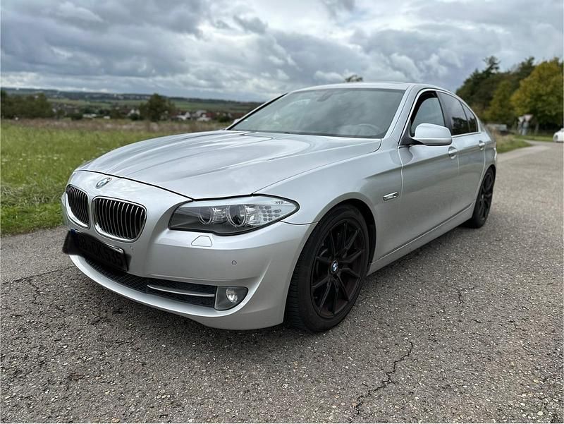 Silber Gebraucht 2011 BMW 535 M Performance Limousine | 10.500 € (Superpreis) - Bild 1/4