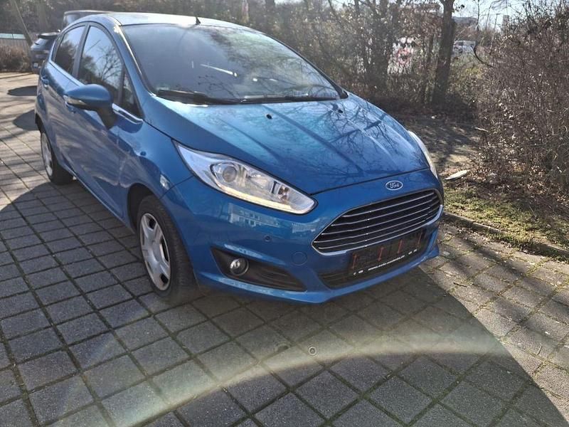 Gebraucht Ford Fiesta Ambiente 65 PS (47 kW) 2013 Blau Kleinwagen