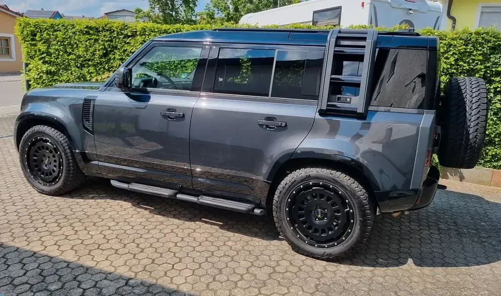 Gebraucht Land Rover Defender HSE Dynamic 300 PS (220 kW) 2024 Grau SUV