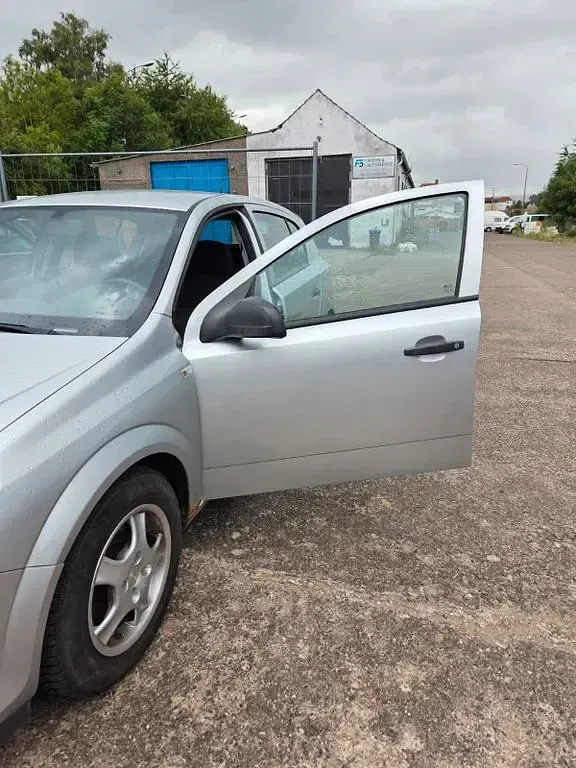 Gebraucht Opel Astra Edition 90 PS (66 kW) 2009 Silber Limousine