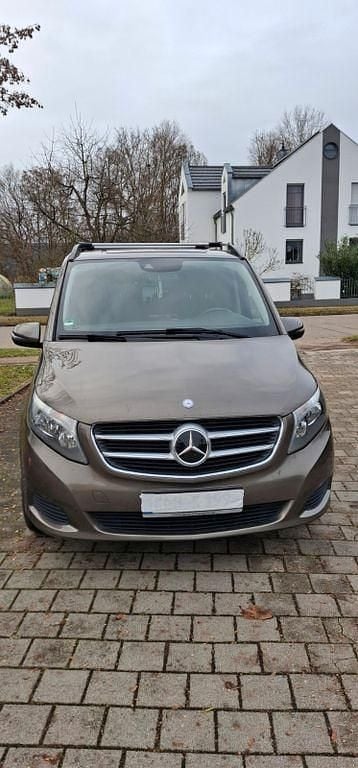 Gebraucht 2016 Mercedes V250 Van / Kleinbus | 27.800 € (Guter Preis) - Bild 1/4