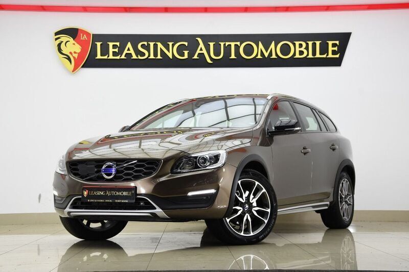 Braun Gebraucht 2016 Volvo V60 CC Summum Kombi | 17.500 € (Superpreis) - Bild 1/4