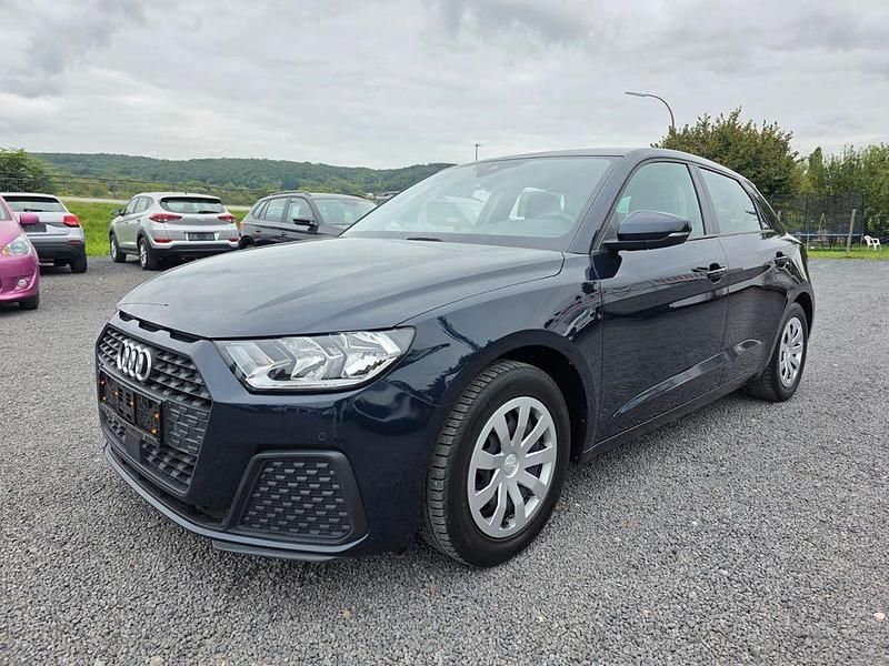 Blau Gebraucht 2021 Audi A1 Sportback Comfort Kleinwagen | 12.990 € (Guter Preis) - Bild 1/4