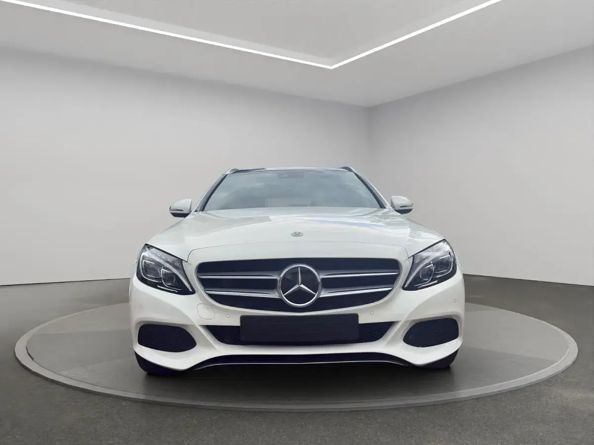 Gebraucht Mercedes C400 333 PS (244 kW) 2018 Weiß Kombi