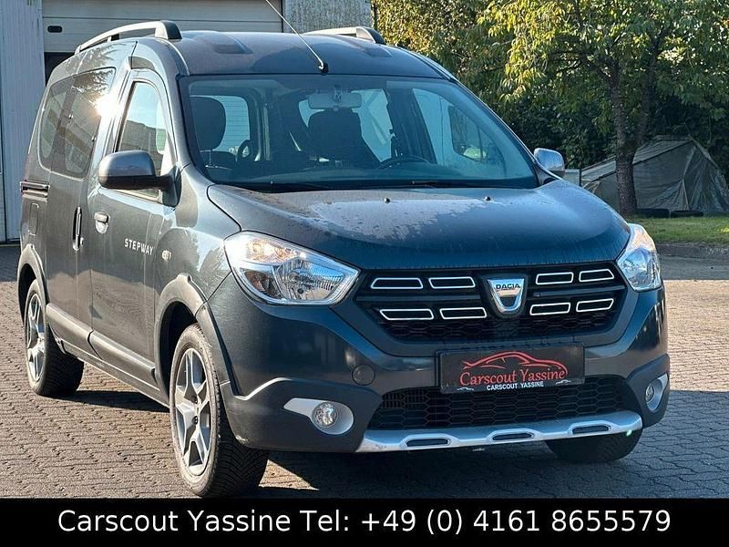 Grau Gebraucht 2018 Dacia Dokker Stepway Van | 9.990 € (Fairer Preis) - Bild 1/4