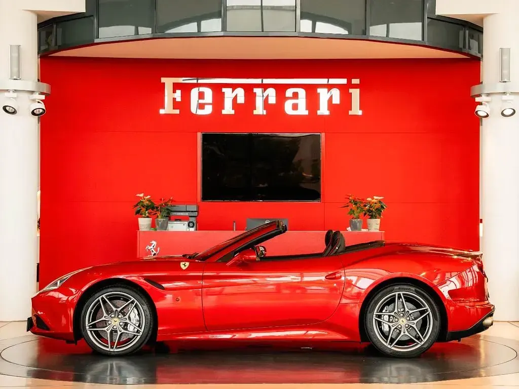 Gebraucht Ferrari California 560 PS (411 kW) 2015 Rot Cabrio