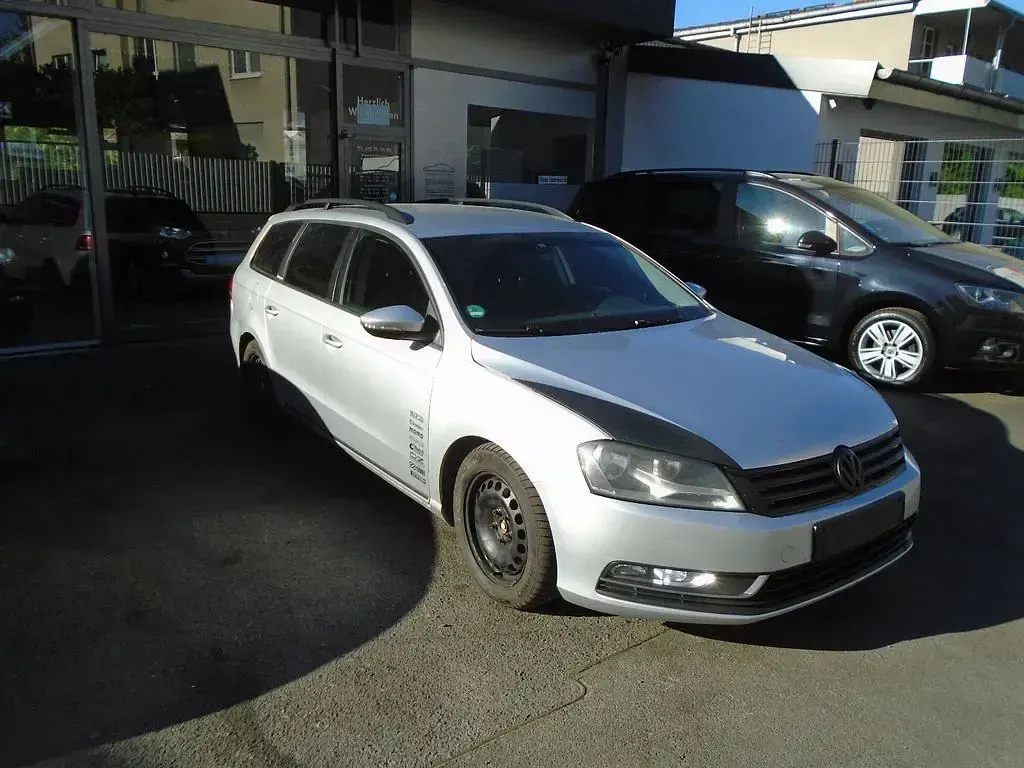 Gebraucht VW Passat 140 PS (102 kW) 2012 Silber Limousine