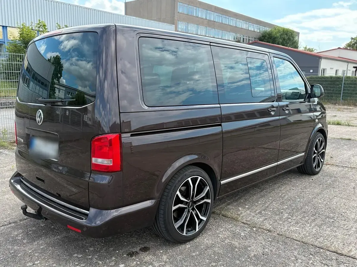 Gebraucht VW Multivan Highline 180 PS (132 kW) 2012 Braun Van / Kleinbus