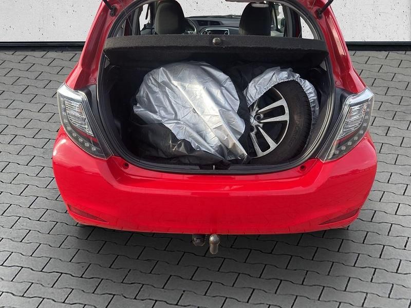 Gebraucht Toyota Yaris Edition 99 PS (72 kW) 2014 Rot Kleinwagen