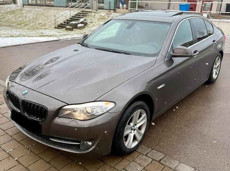 Gebraucht BMW 528 Sport Line 245 PS (180 kW) 2012 Braun Limousine