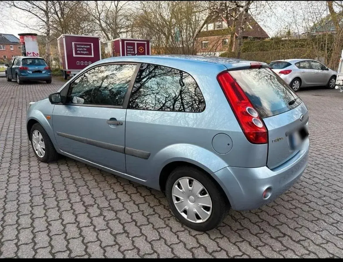 Gebraucht Ford Fiesta 70 PS (51 kW) 2007 Blau Kleinwagen